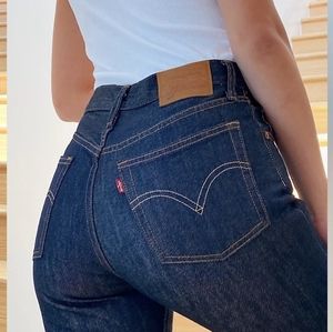 NWOT Aritzia Levi's 501 Long jeans, size 28